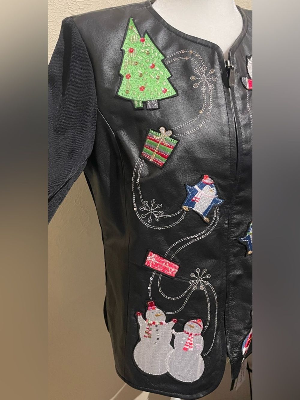 Peter Nygård NWT Women’s Size M 2011 Limited Edition Christmas Leather Jacket PM - Picture 4 of 14